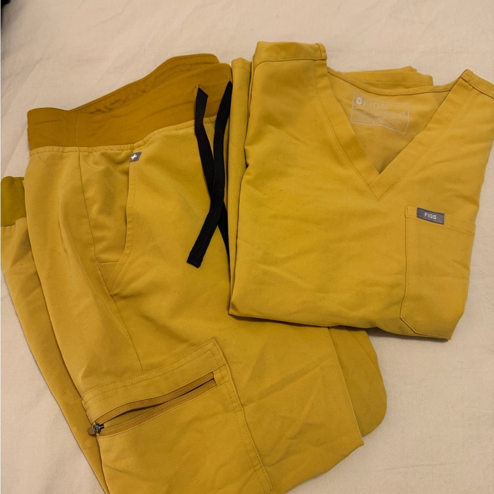 Figs Golden Yellow Scrub Ensemble